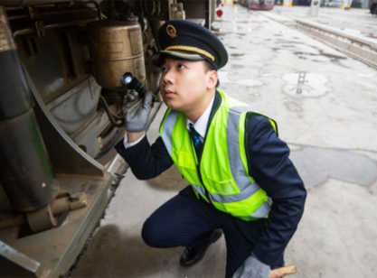 新春走基层丨火车司机的春运首日