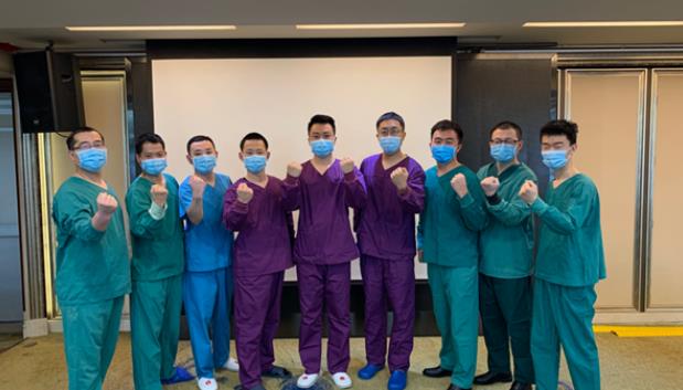 西安援武汉护士“男团”：是战士也是暖男