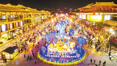 万盏花灯点亮古城 新春灯会年味十足