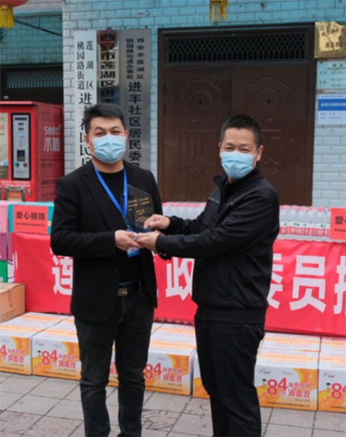 协力同心抗疫情、政协委员显担当