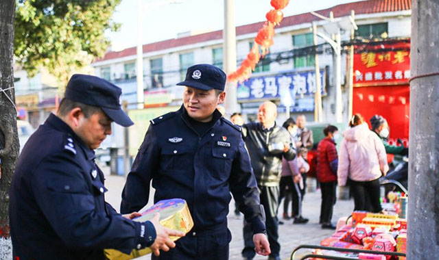 用“敬业福”换取群众“平安福”