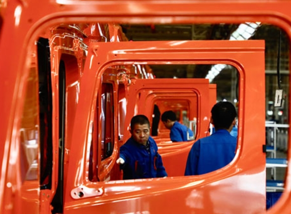 陕汽重卡：定制“一国一车”  构建“出海”新格局