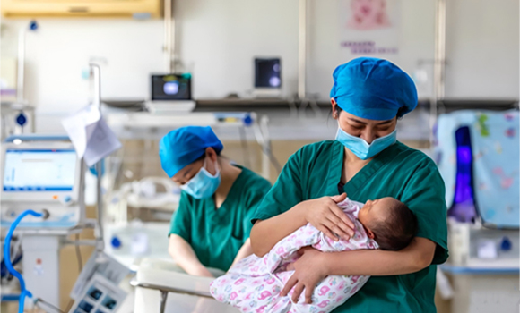 万家团圆时 他们在坚守