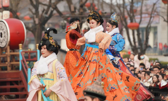 多彩活动欢度蛇年新春