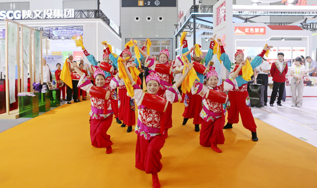 互动演出“圈粉”展商