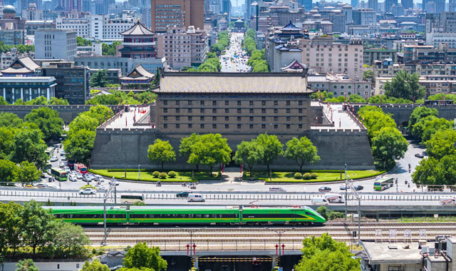 从长安古驿到丝路新站：西安站见证中国复兴的时空跨越